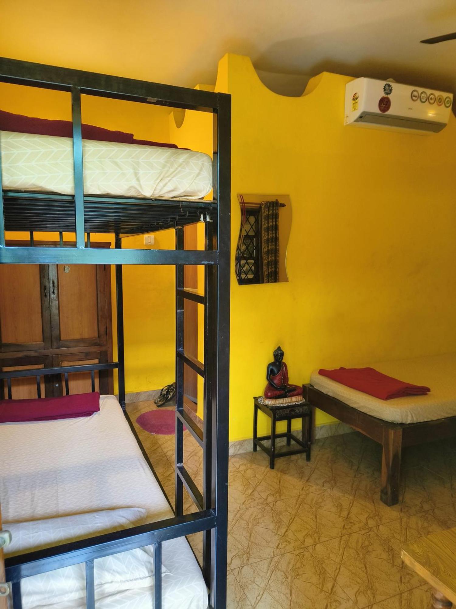 Baba Hostel By La Voglia Chapora Bagian luar foto